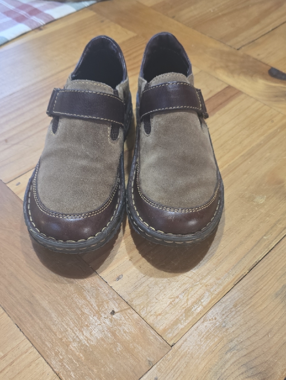 Women's Size 7 Born Casual Suede Slip-On Shoes in Brown - Picture 2 of 6
